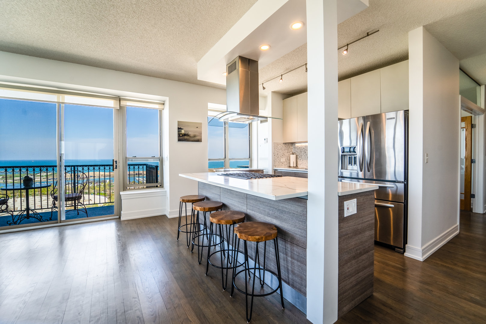 1717 S PRAIRIE Avenue Unit: 2001