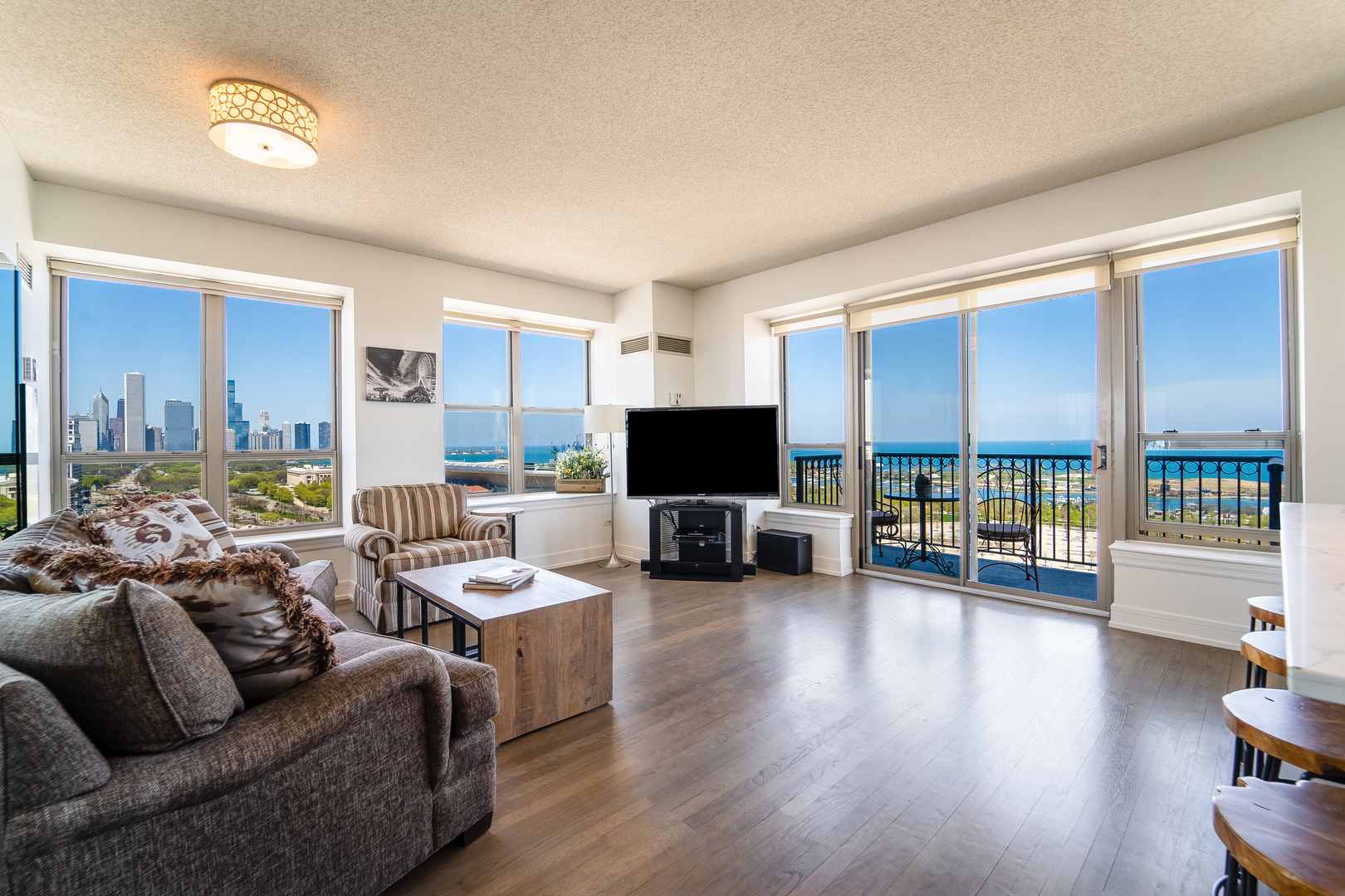 1717 S PRAIRIE Avenue Unit: 2001