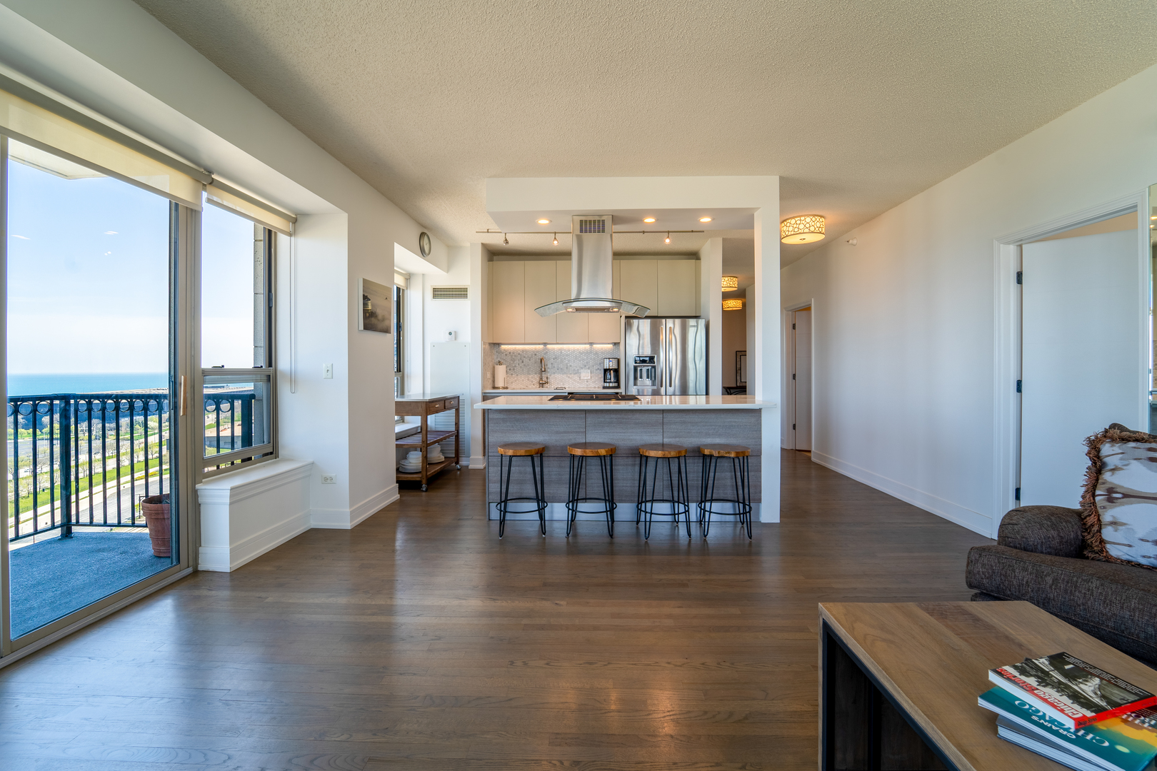 1717 S PRAIRIE Avenue Unit: 2001