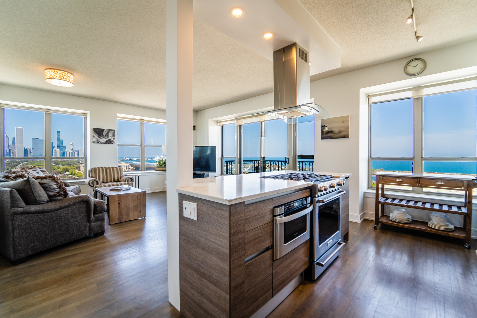 1717 S PRAIRIE Avenue Unit: 2001