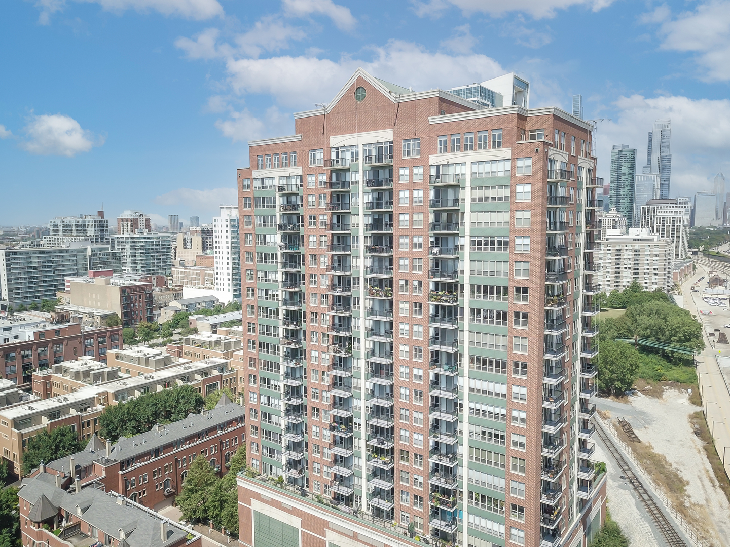 1717 S PRAIRIE Avenue Unit: 2001