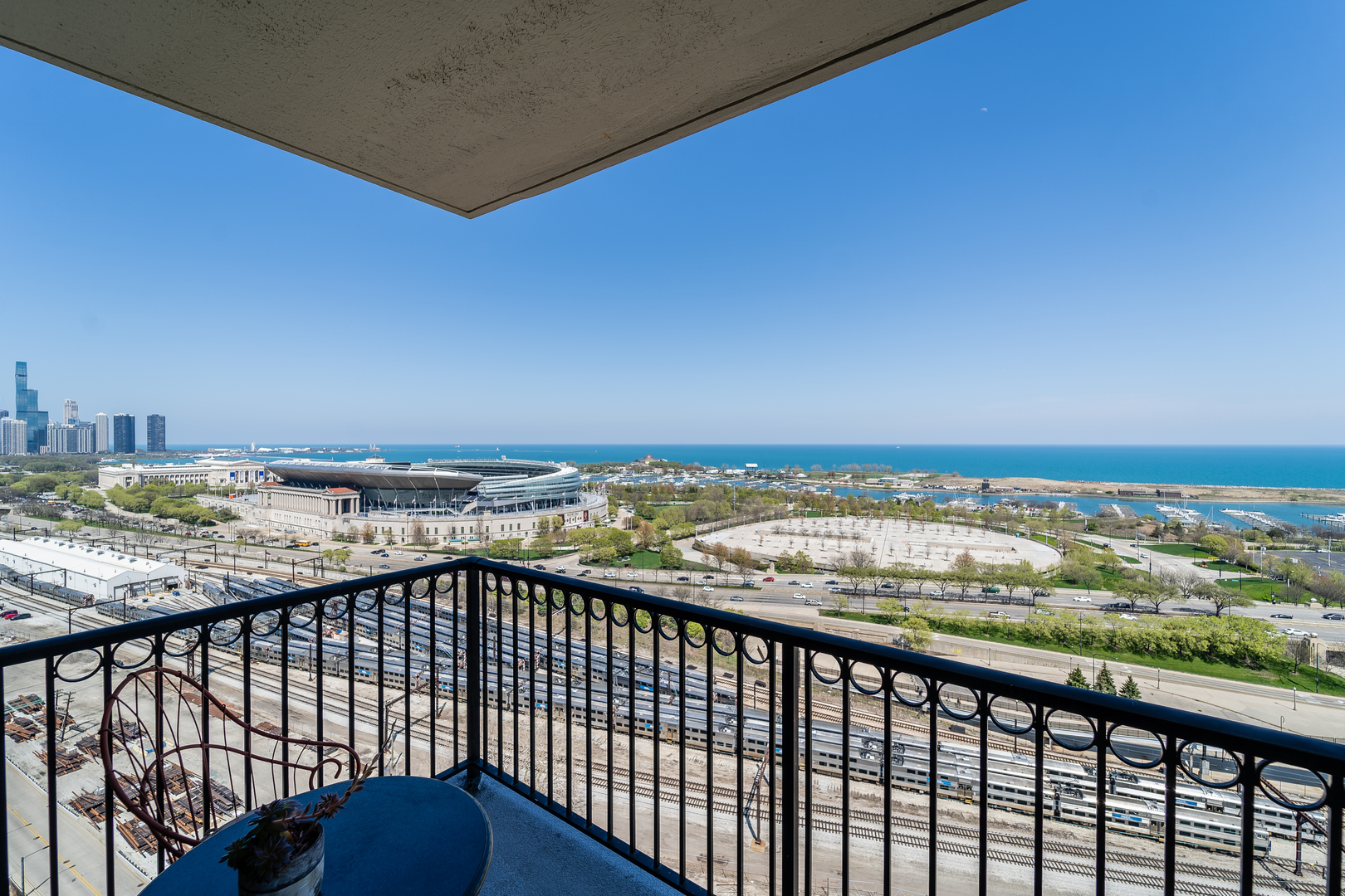 1717 S PRAIRIE Avenue Unit: 2001