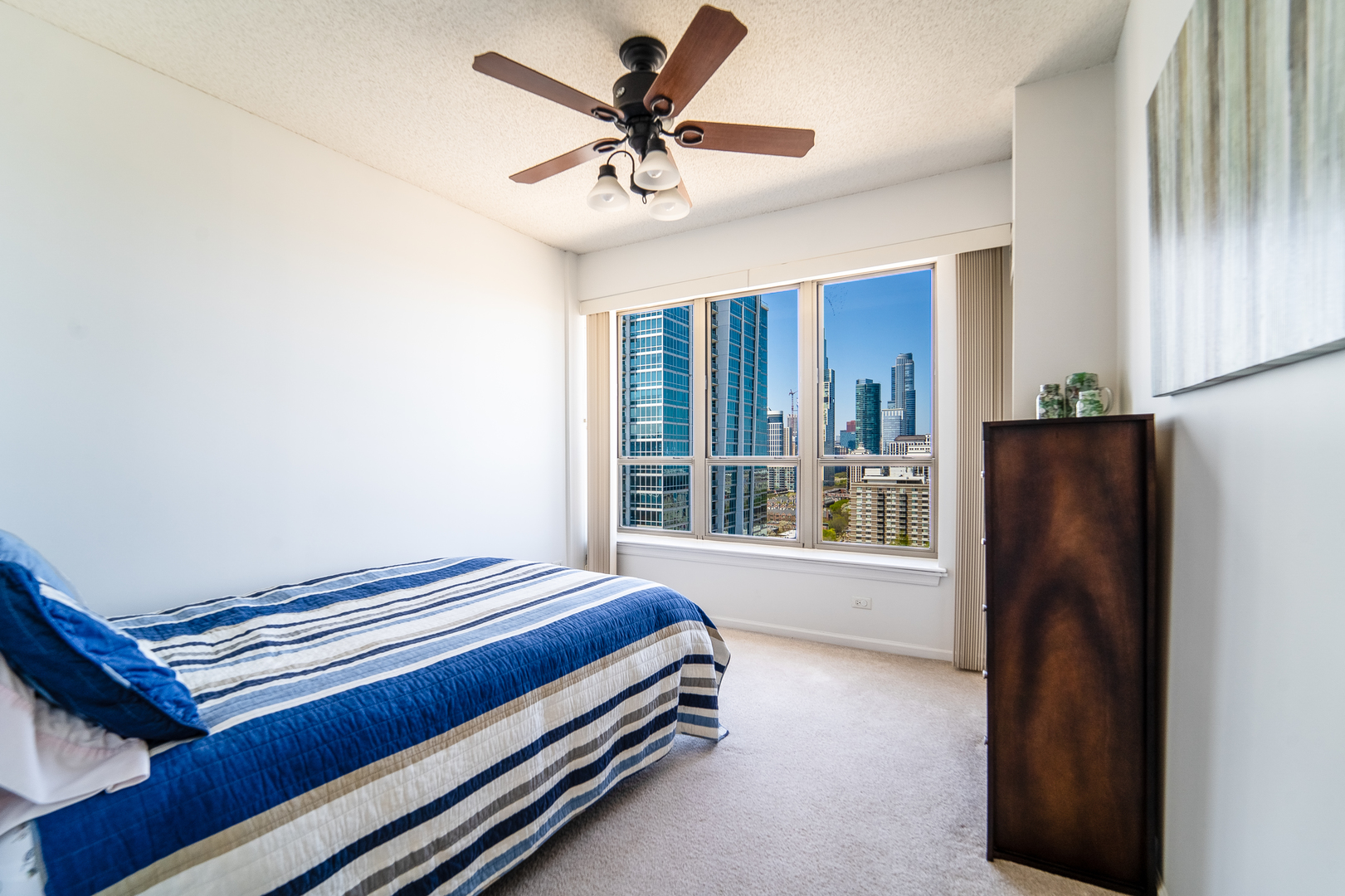 1717 S PRAIRIE Avenue Unit: 2001