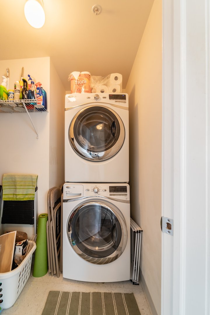 1717 S PRAIRIE Avenue Unit: 2001