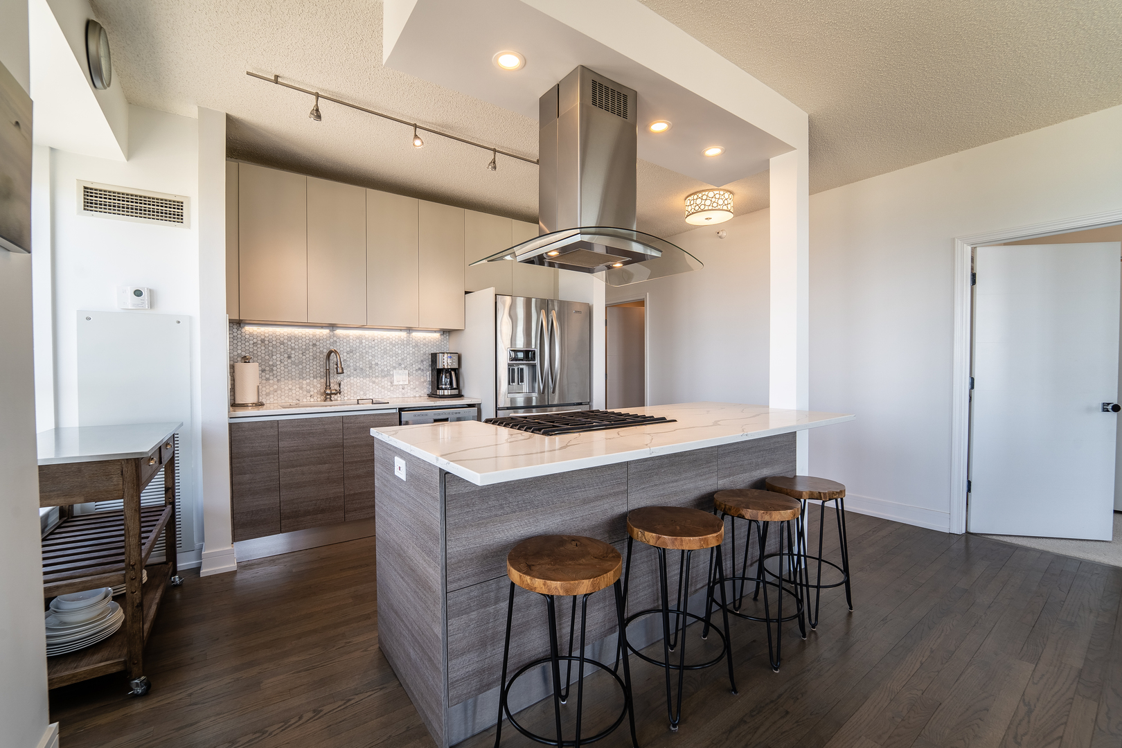 1717 S PRAIRIE Avenue Unit: 2001