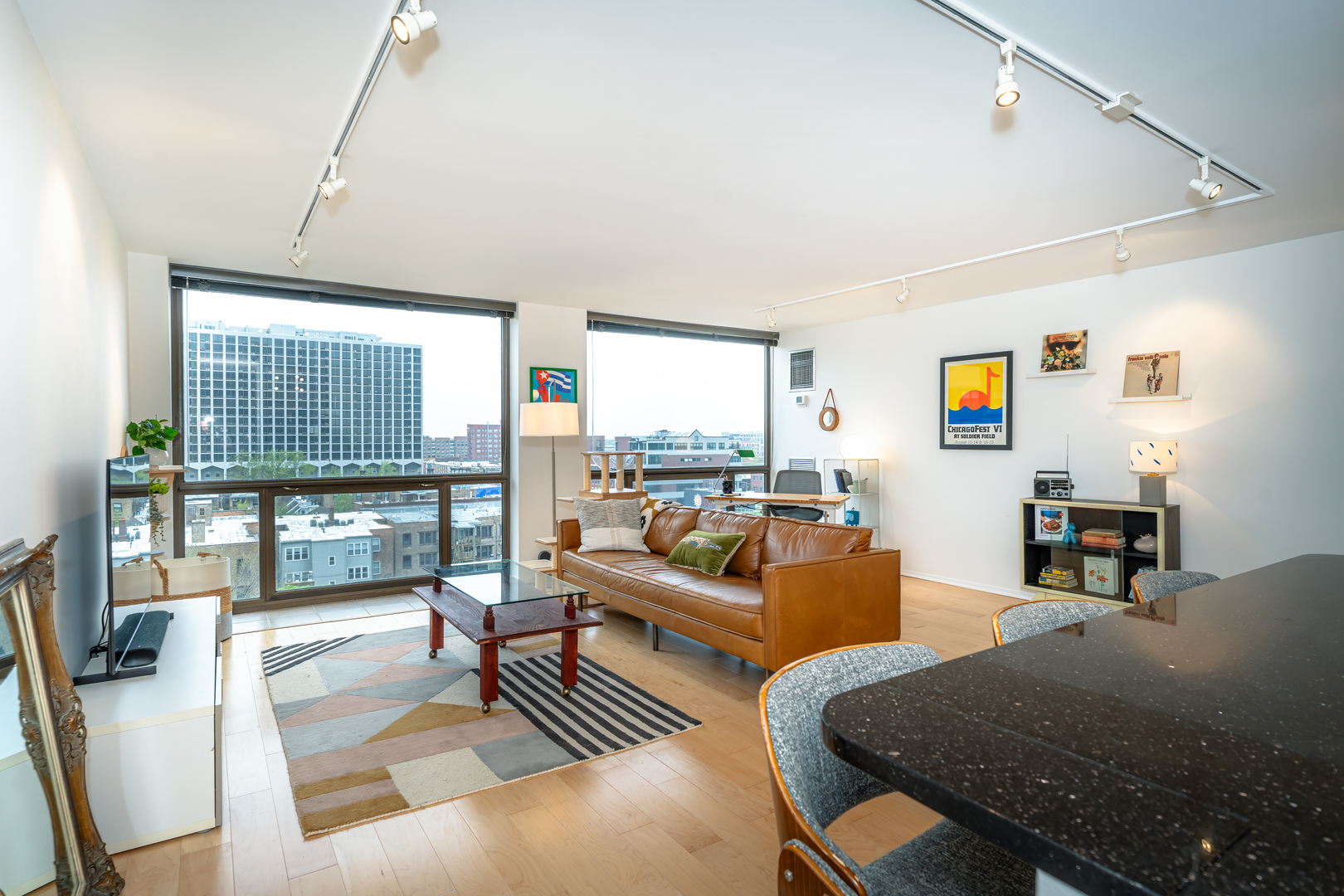 4343 N CLARENDON Avenue Unit: 905