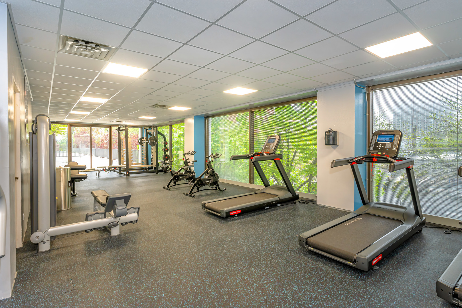 4343 N CLARENDON Avenue Unit: 905