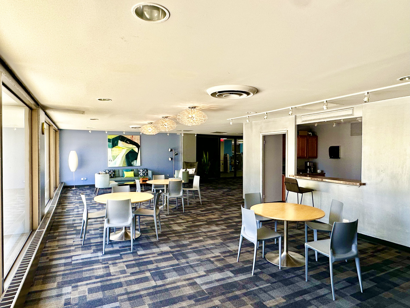 4343 N CLARENDON Avenue Unit: 905