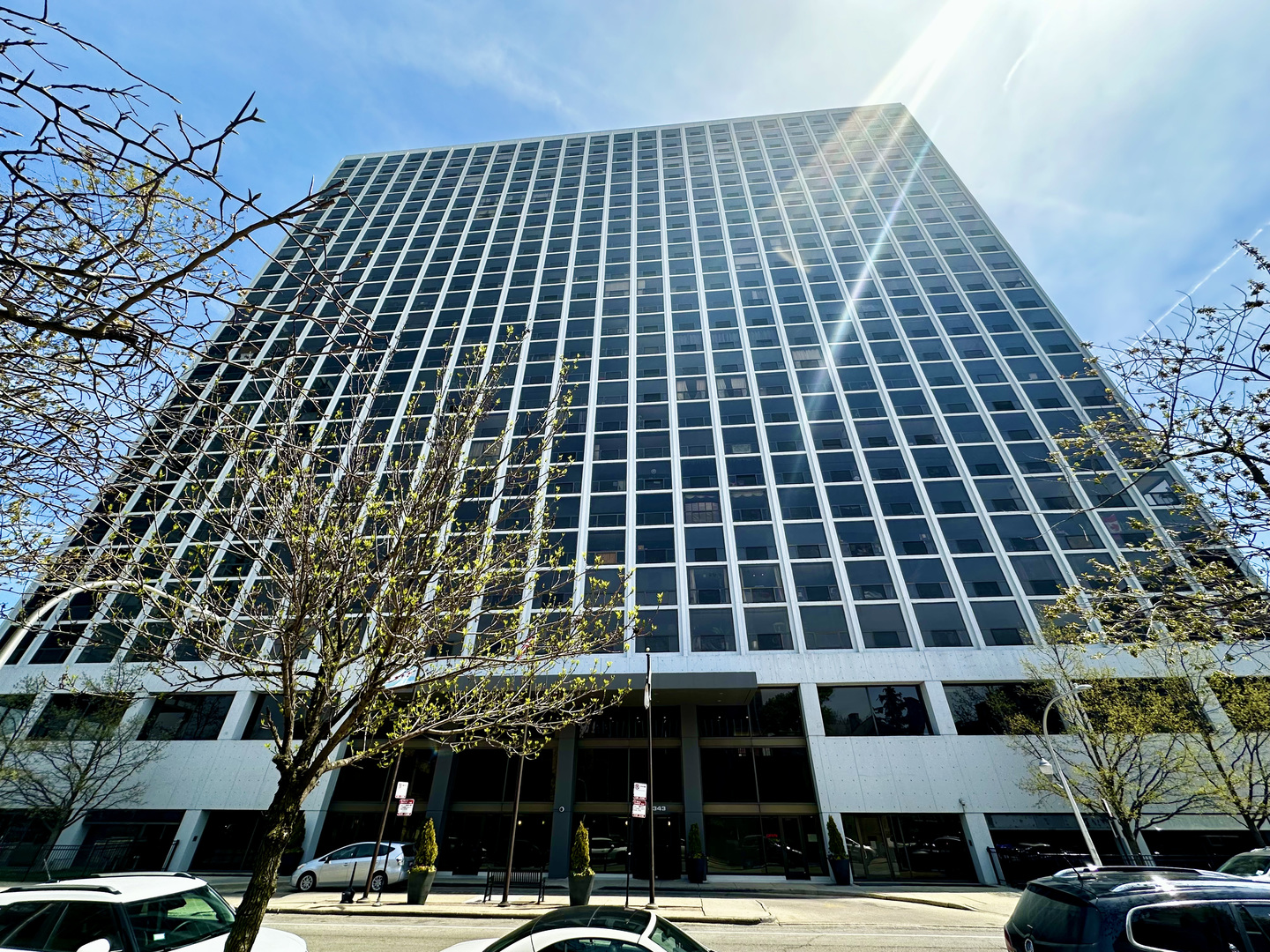 4343 N CLARENDON Avenue Unit: 905