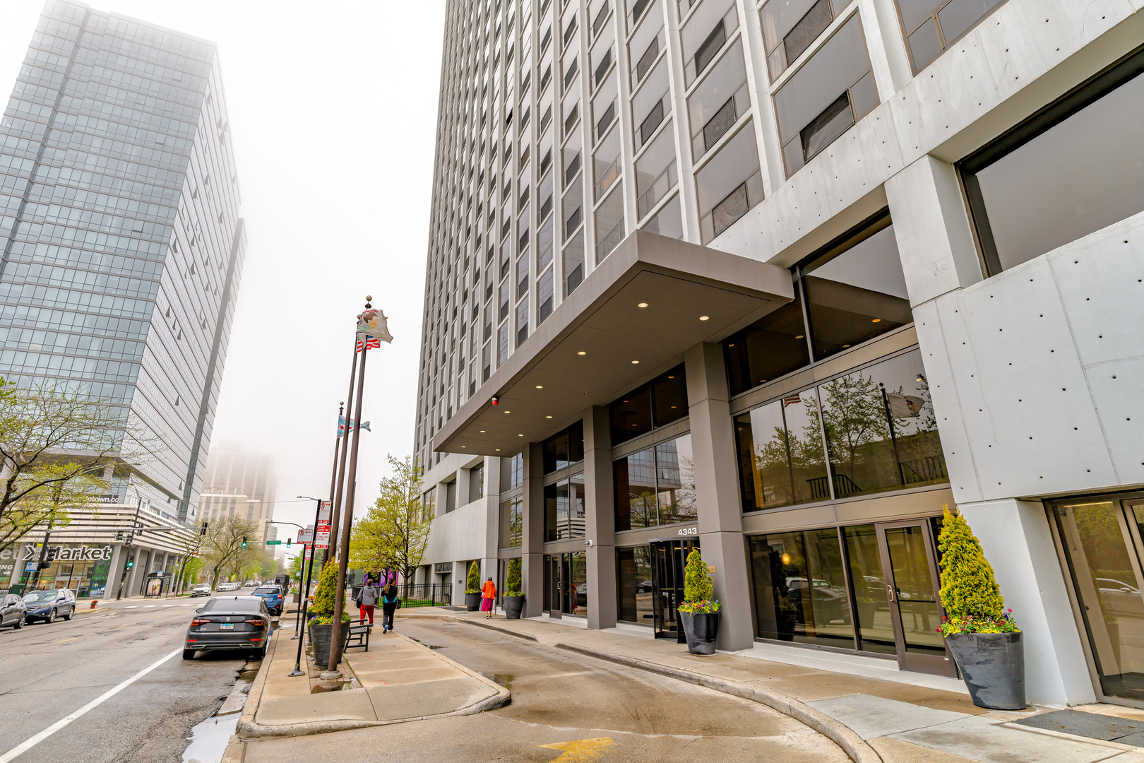 4343 N CLARENDON Avenue Unit: 905