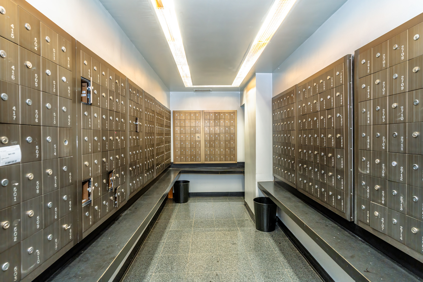 4343 N CLARENDON Avenue Unit: 905