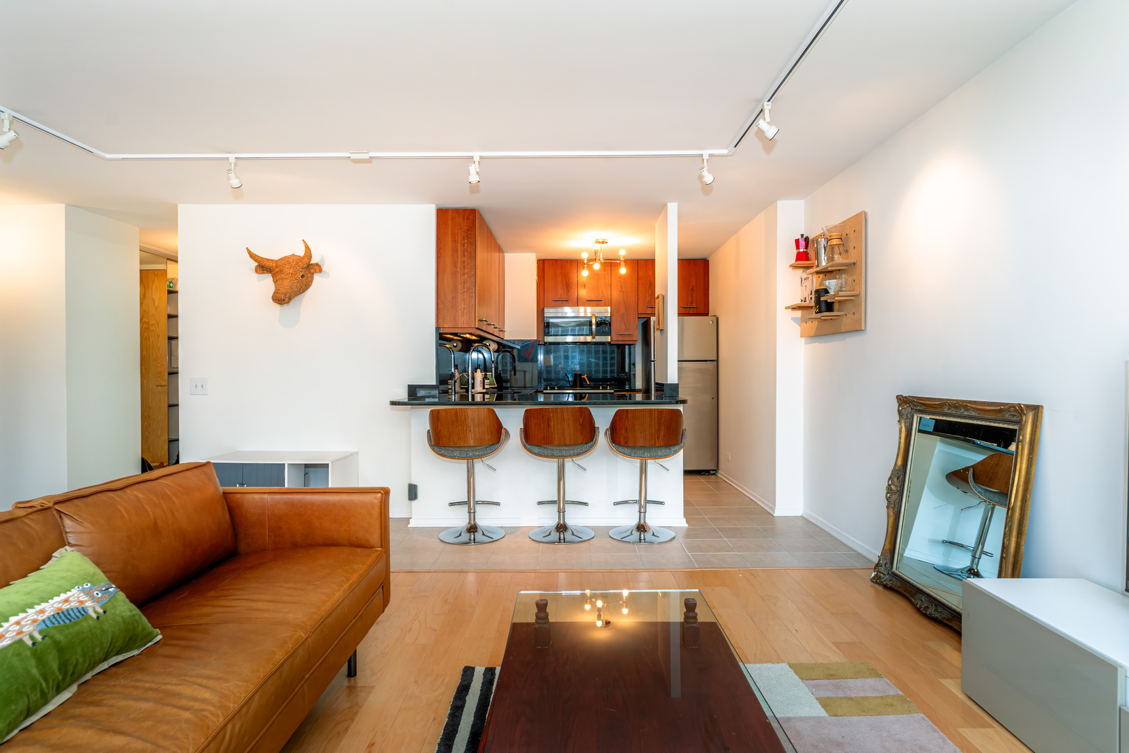 4343 N CLARENDON Avenue Unit: 905