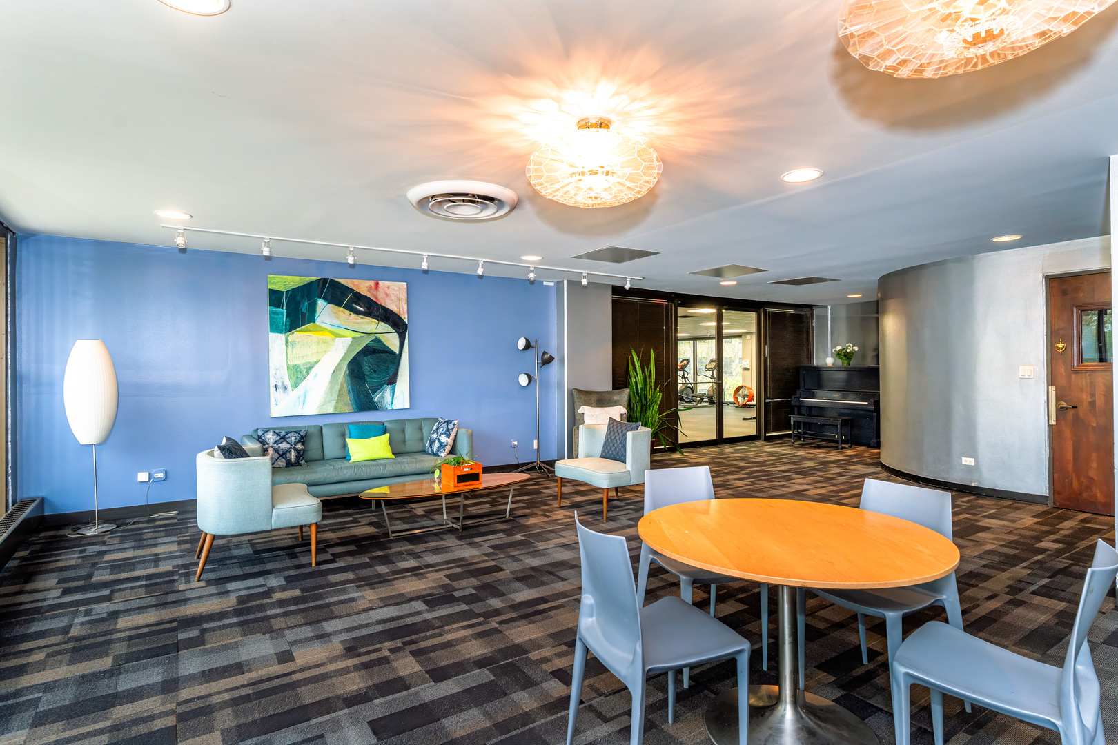 4343 N CLARENDON Avenue Unit: 905