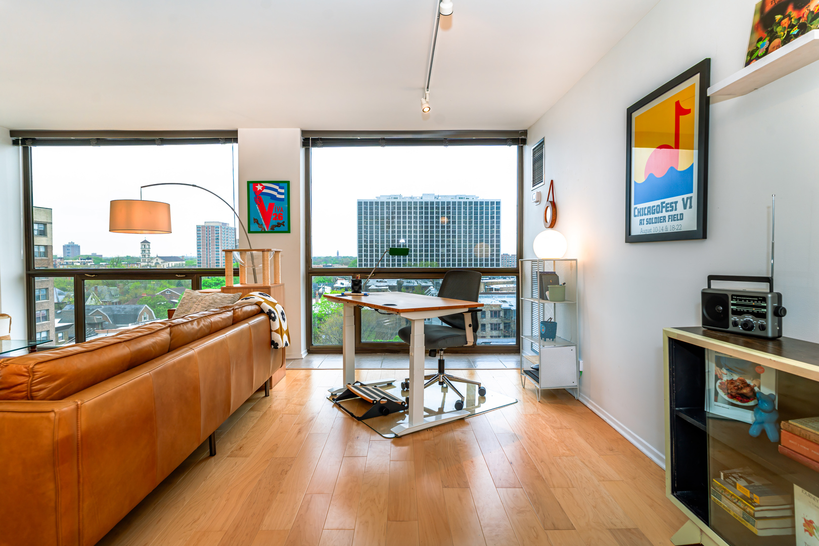 4343 N CLARENDON Avenue Unit: 905