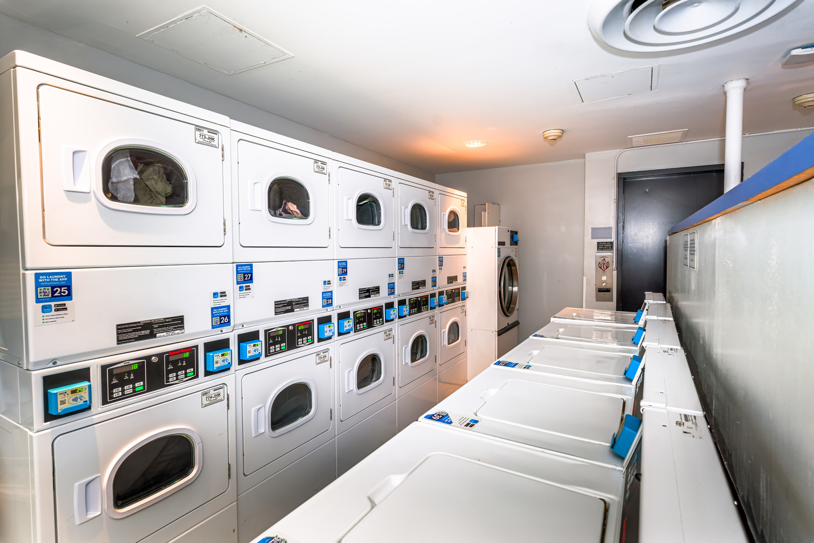 4343 N CLARENDON Avenue Unit: 905