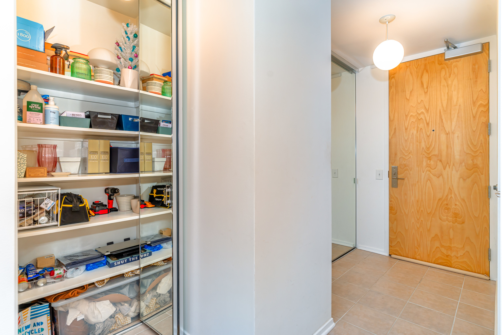 4343 N CLARENDON Avenue Unit: 905