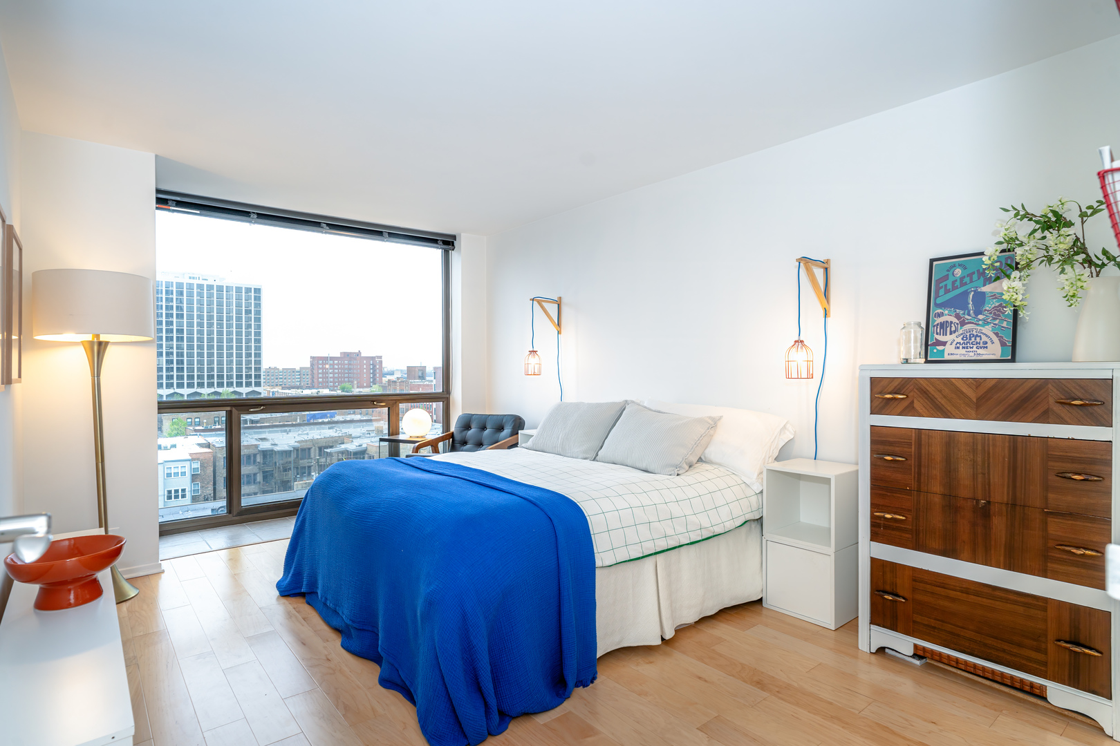 4343 N CLARENDON Avenue Unit: 905