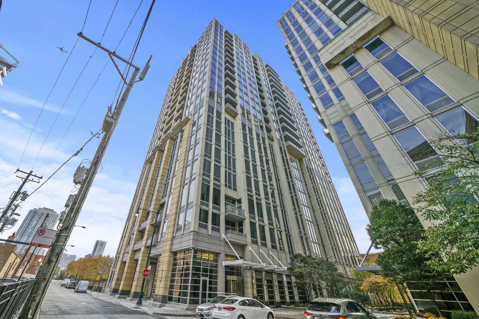 700 N Larrabee Street Unit: 1004