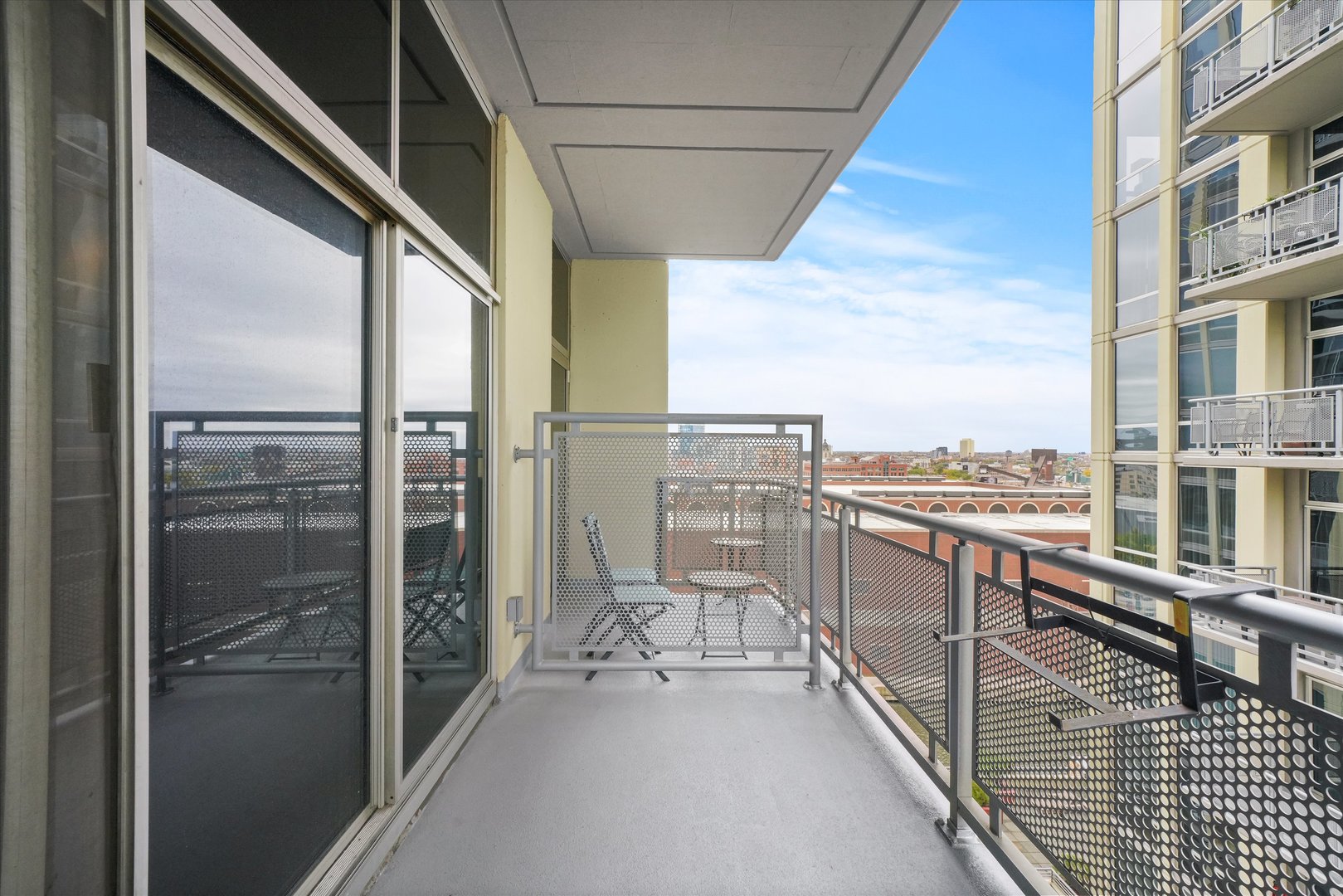 700 N Larrabee Street Unit: 1004