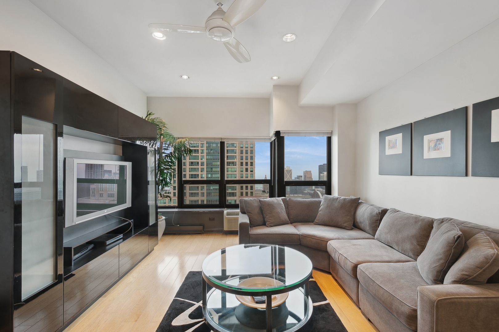 30 E Huron Street Unit: 5601