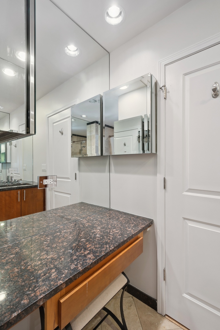 30 E Huron Street Unit: 5601