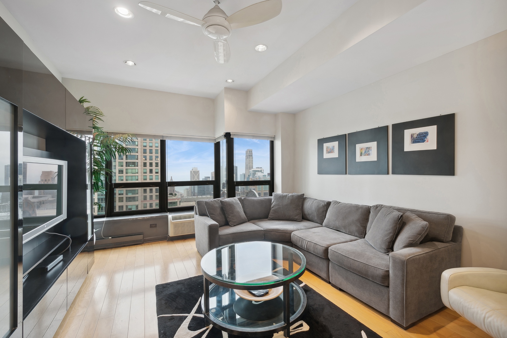 30 E Huron Street Unit: 5601