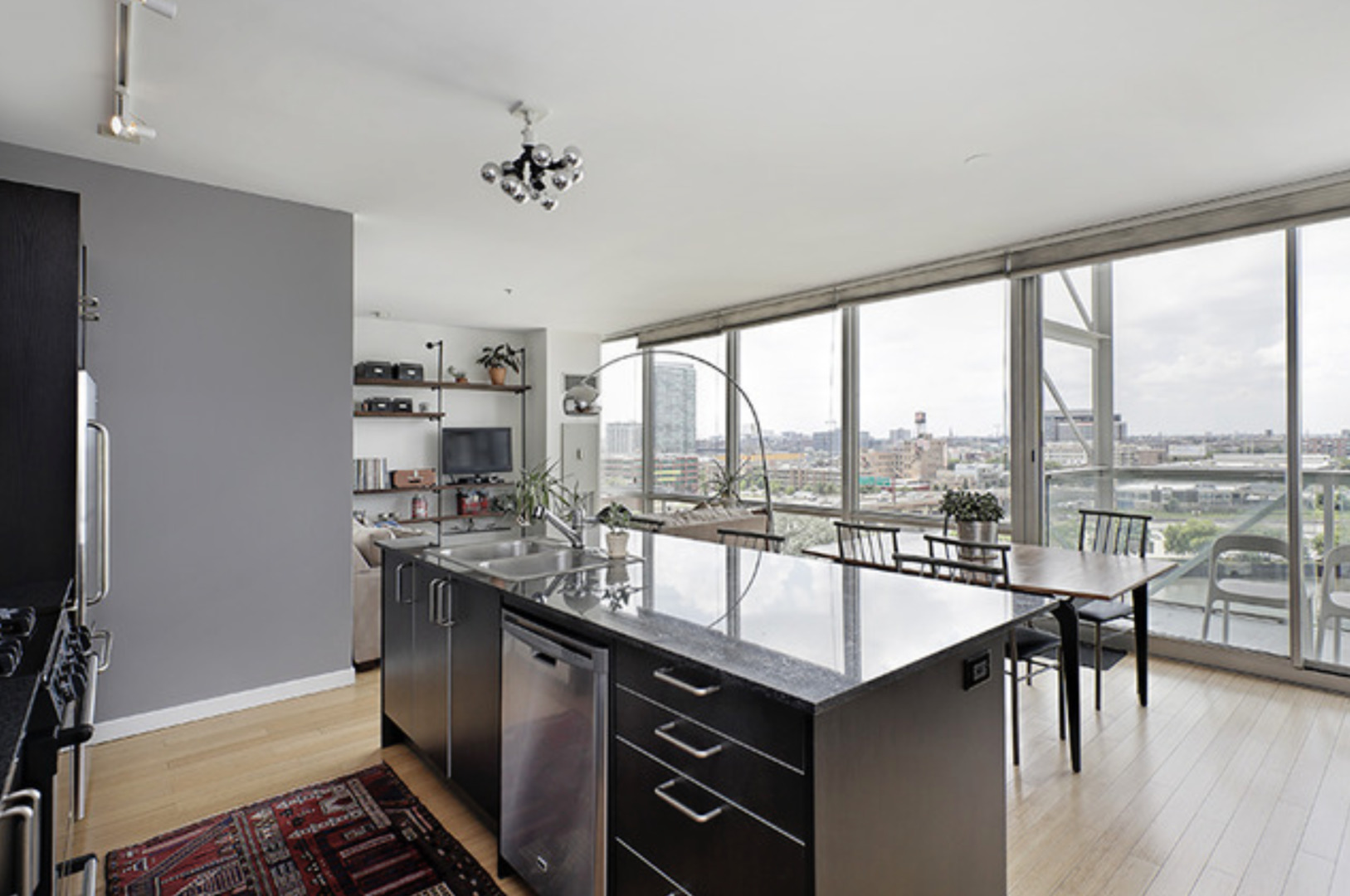653 N Kingsbury Street Unit: 902