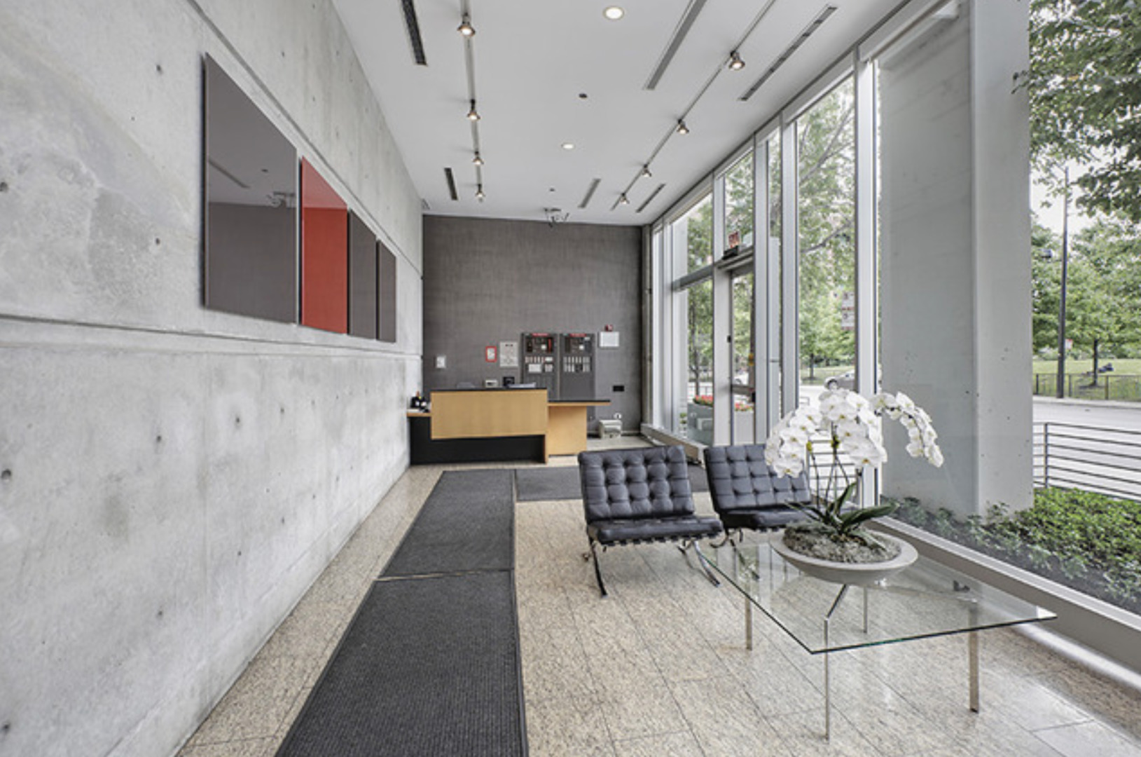 653 N Kingsbury Street Unit: 902
