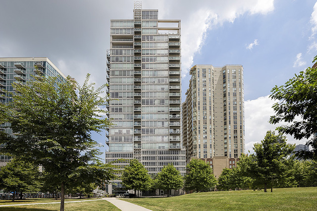 653 N Kingsbury Street Unit: 902