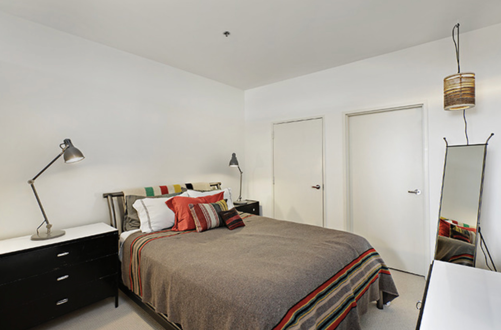 653 N Kingsbury Street Unit: 902