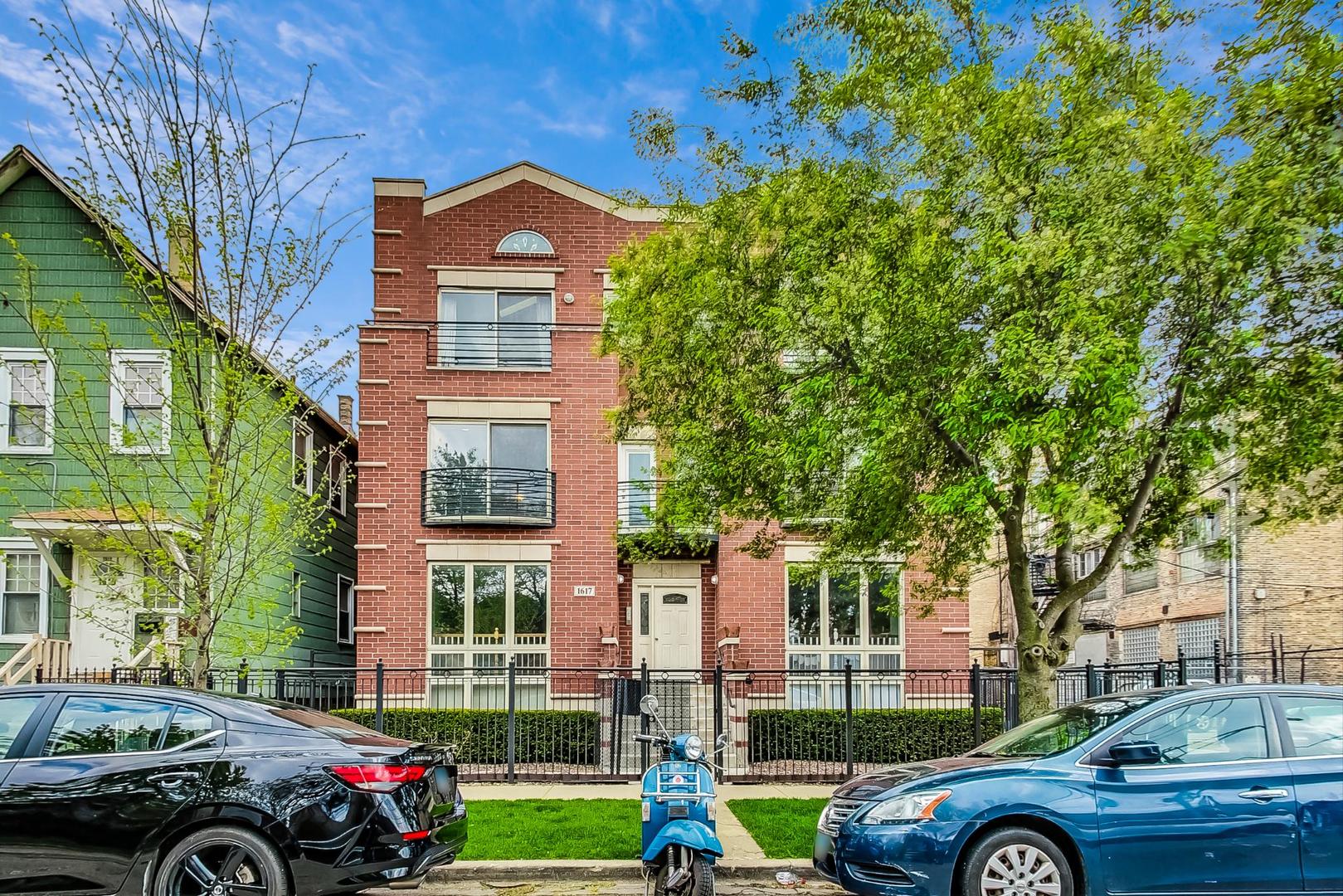 1617 N Artesian Avenue Unit: 2N