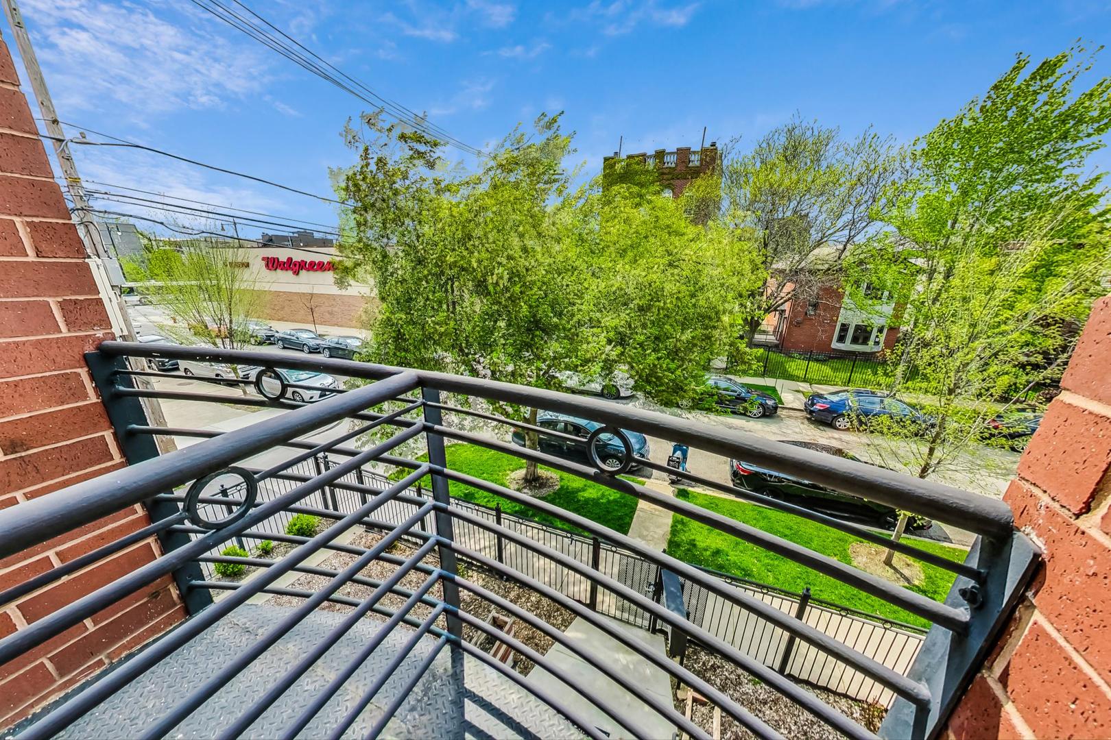 1617 N Artesian Avenue Unit: 2N