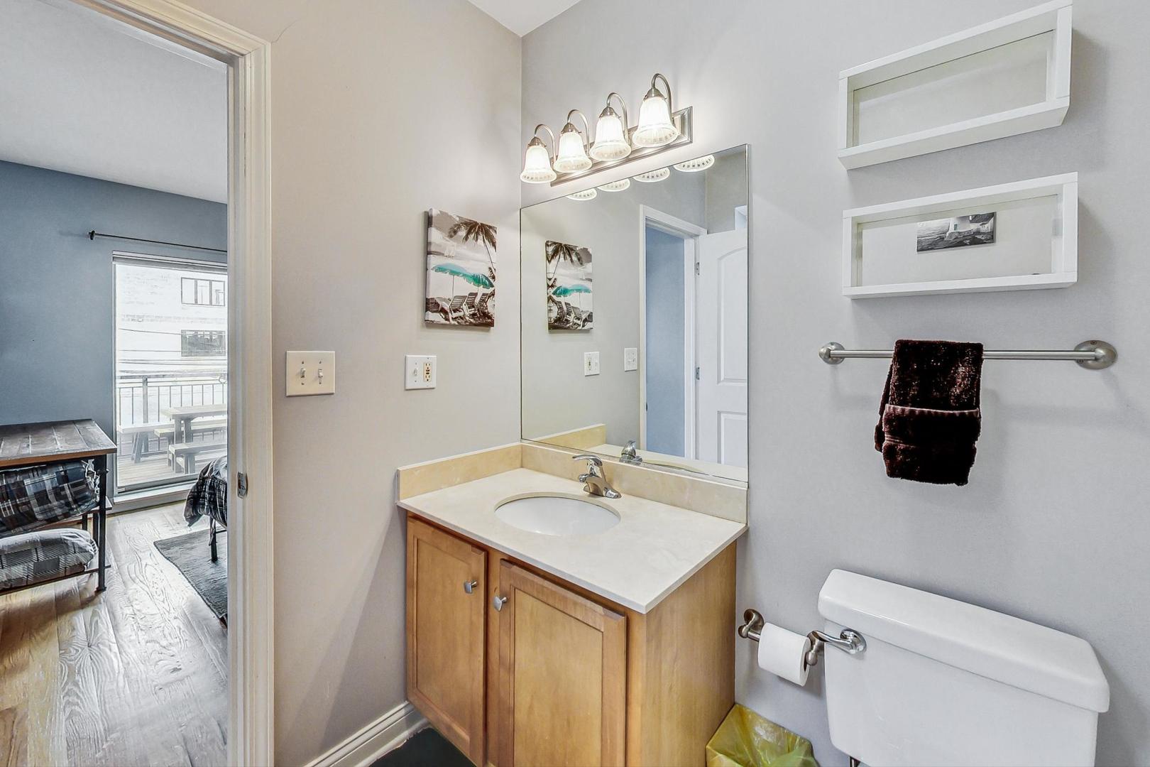 1617 N Artesian Avenue Unit: 2N