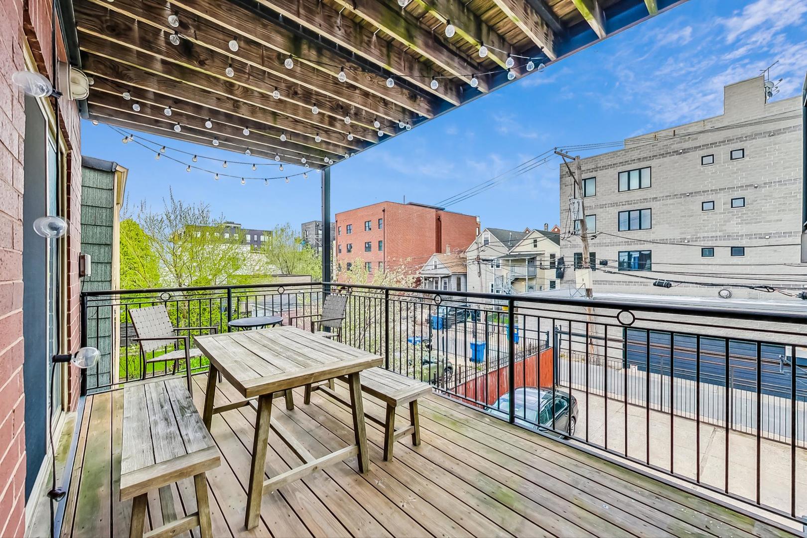 1617 N Artesian Avenue Unit: 2N