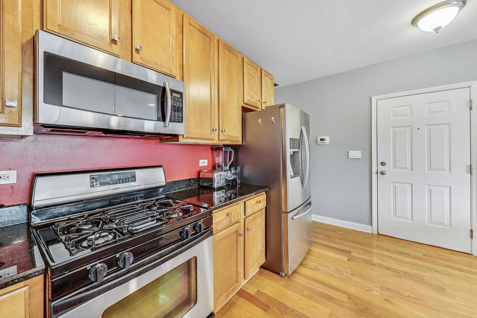 1617 N Artesian Avenue Unit: 2N