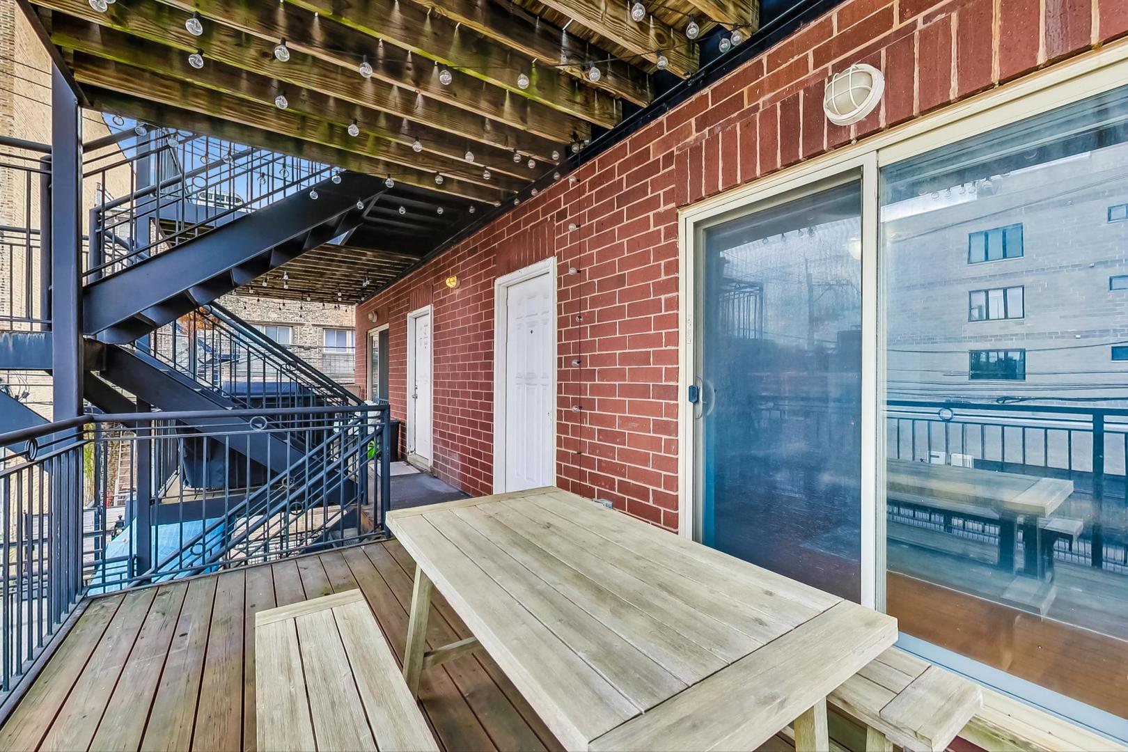 1617 N Artesian Avenue Unit: 2N