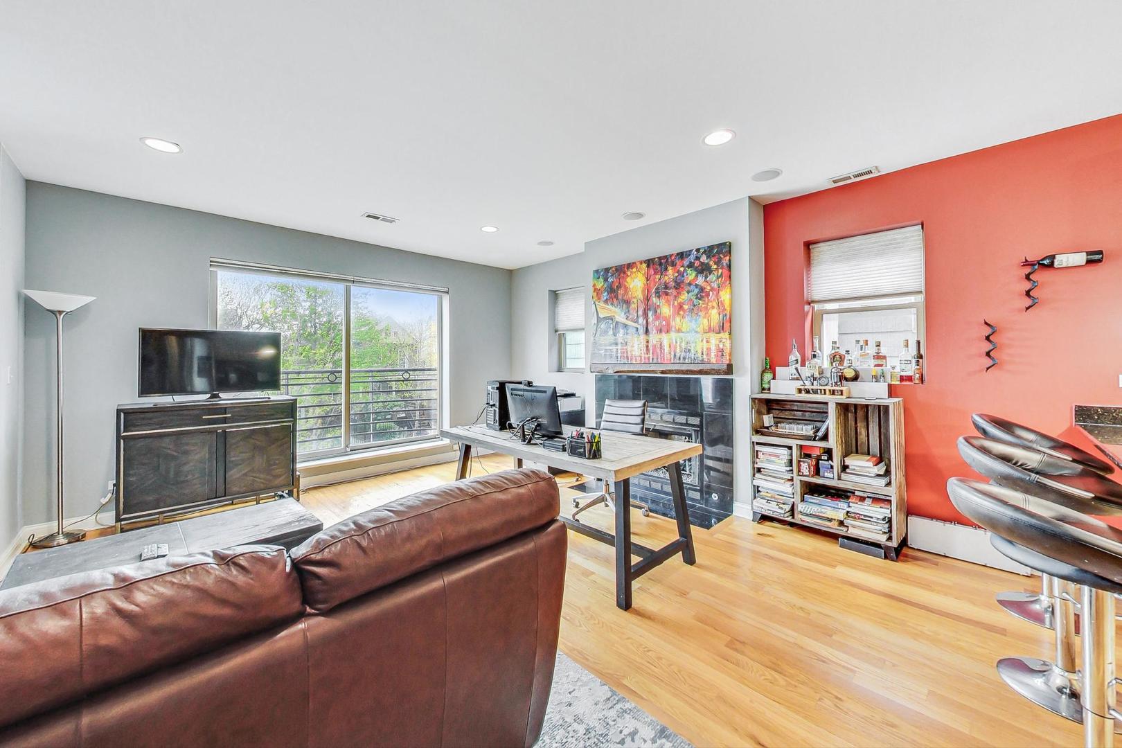 1617 N Artesian Avenue Unit: 2N