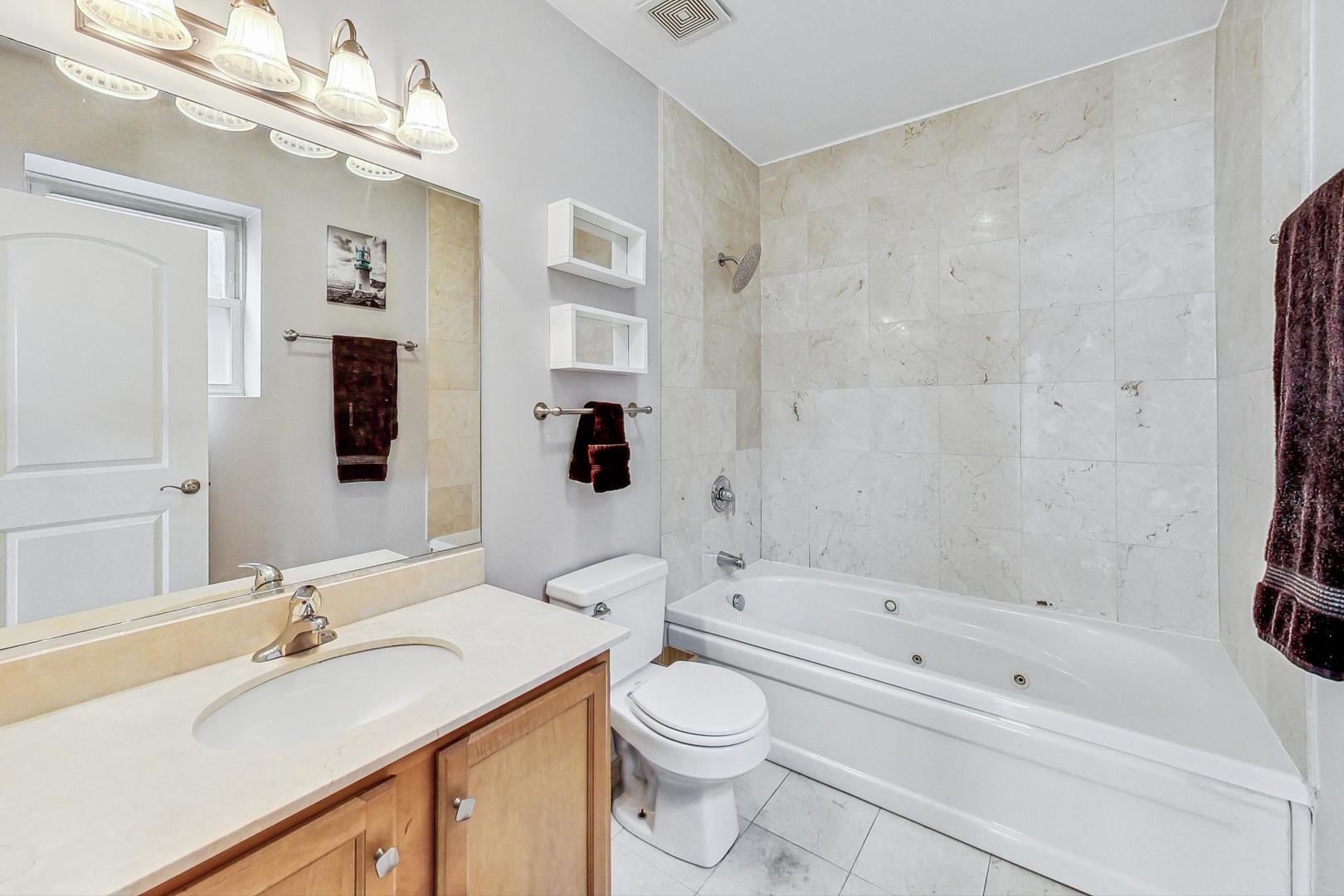 1617 N Artesian Avenue Unit: 2N