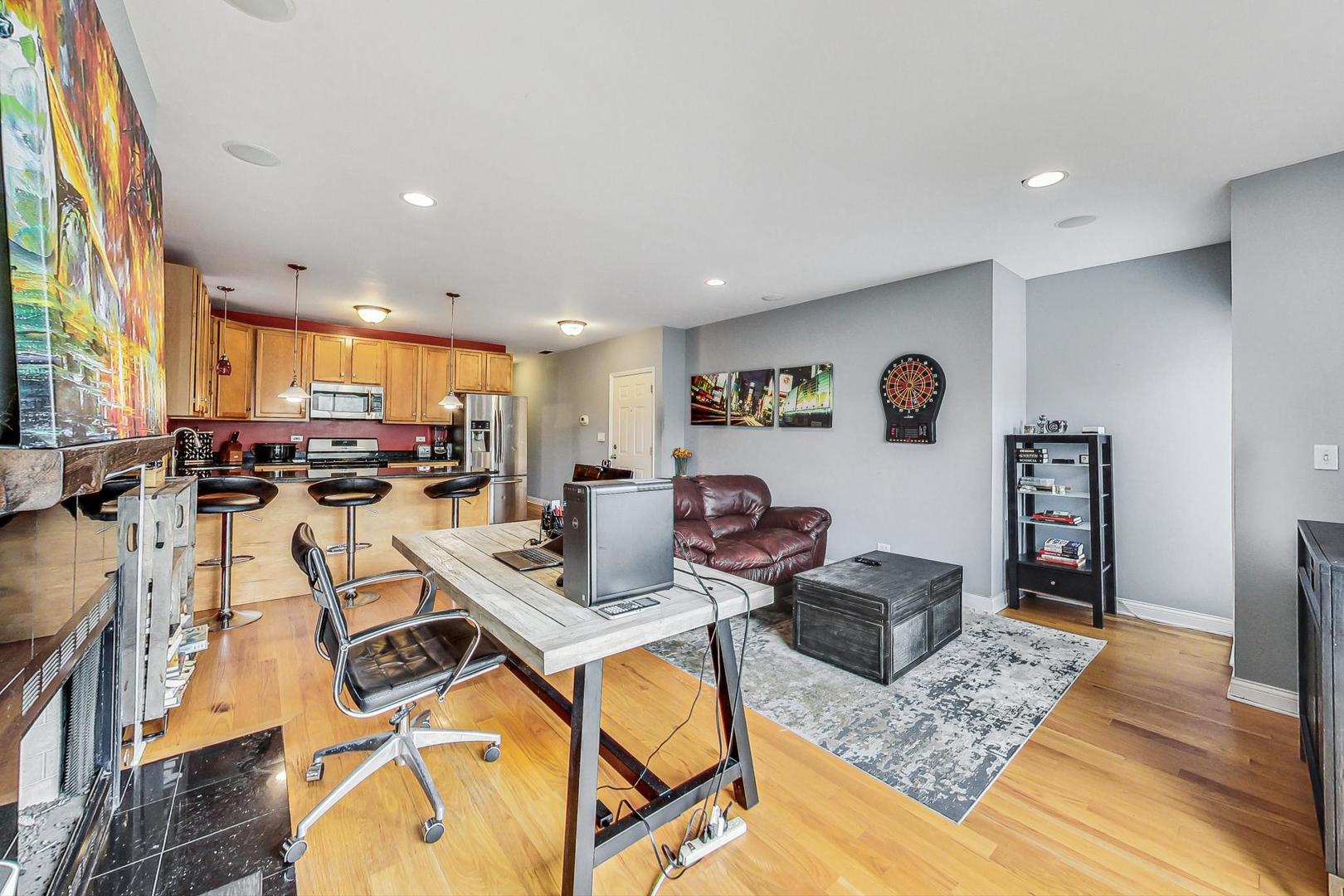 1617 N Artesian Avenue Unit: 2N