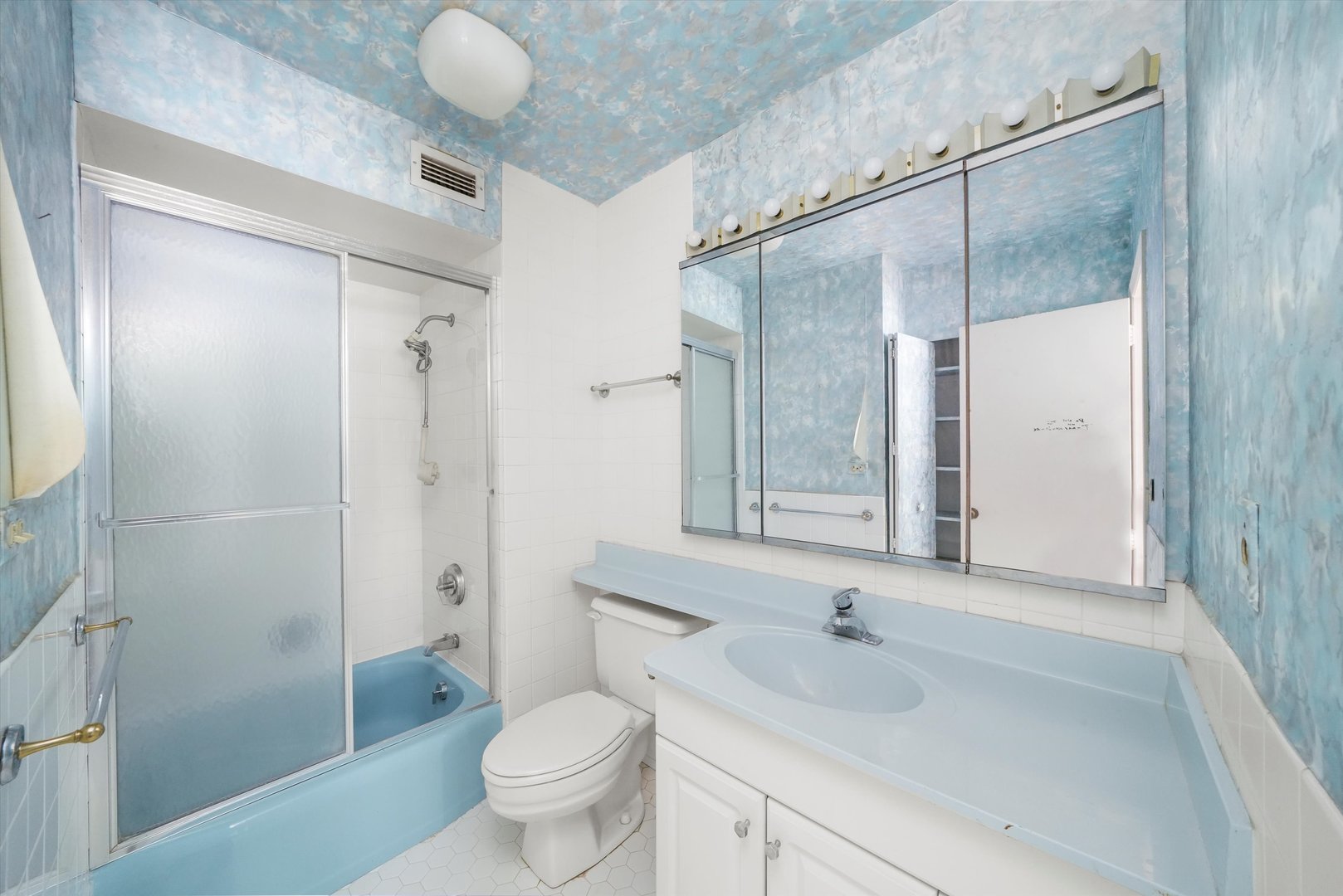 5901 N Sheridan Road Unit: 13B