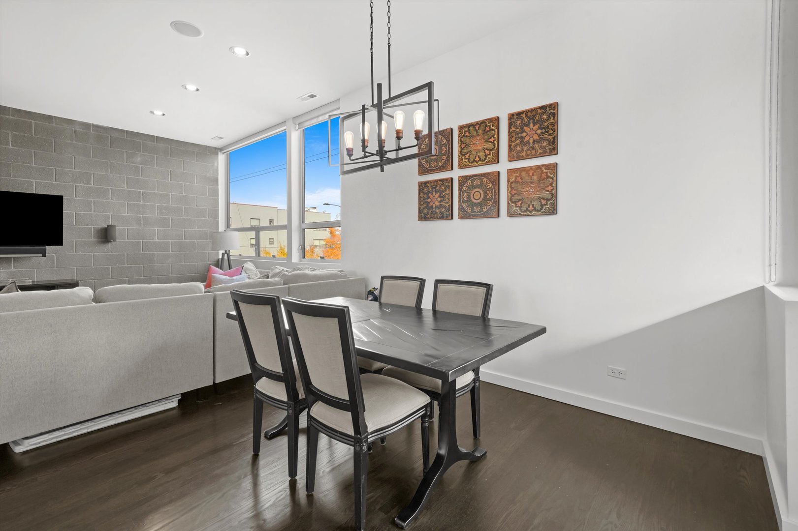 1750 N Clybourn Avenue Unit: 201