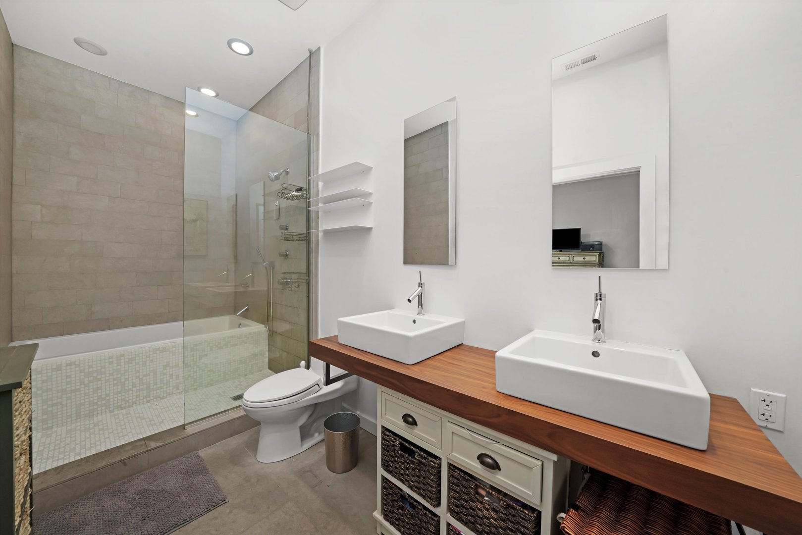 1750 N Clybourn Avenue Unit: 201