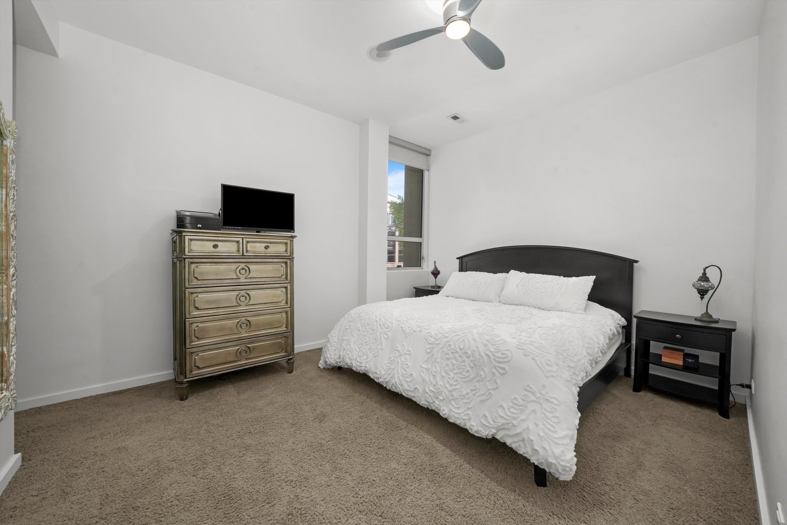 1750 N Clybourn Avenue Unit: 201