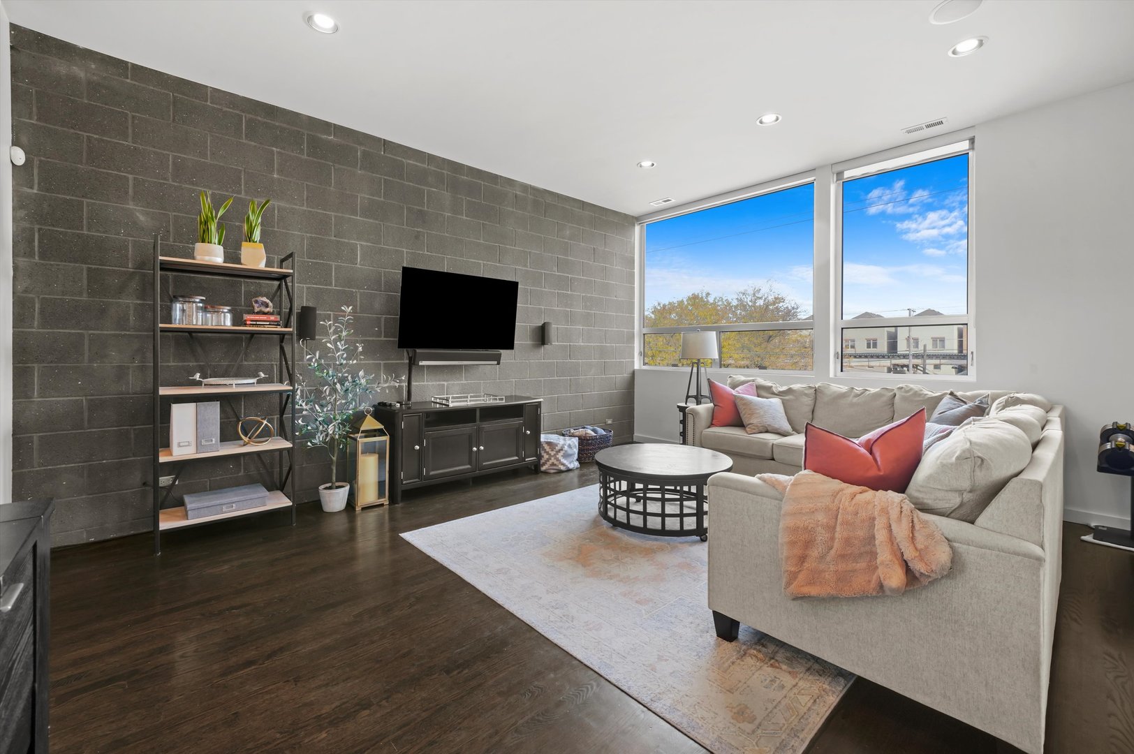 1750 N Clybourn Avenue Unit: 201