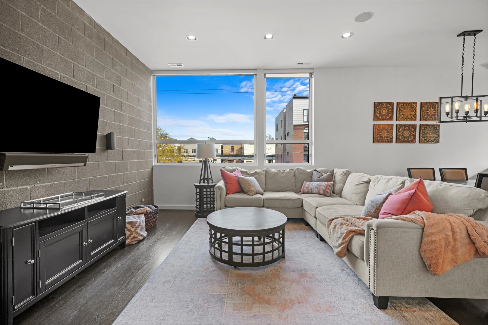 1750 N Clybourn Avenue Unit: 201