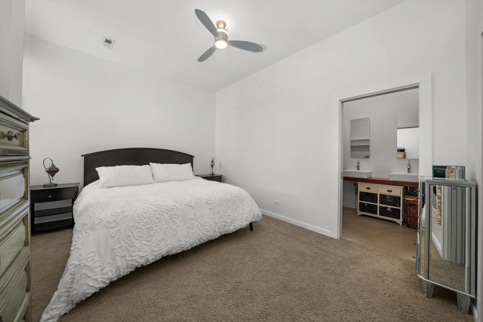 1750 N Clybourn Avenue Unit: 201