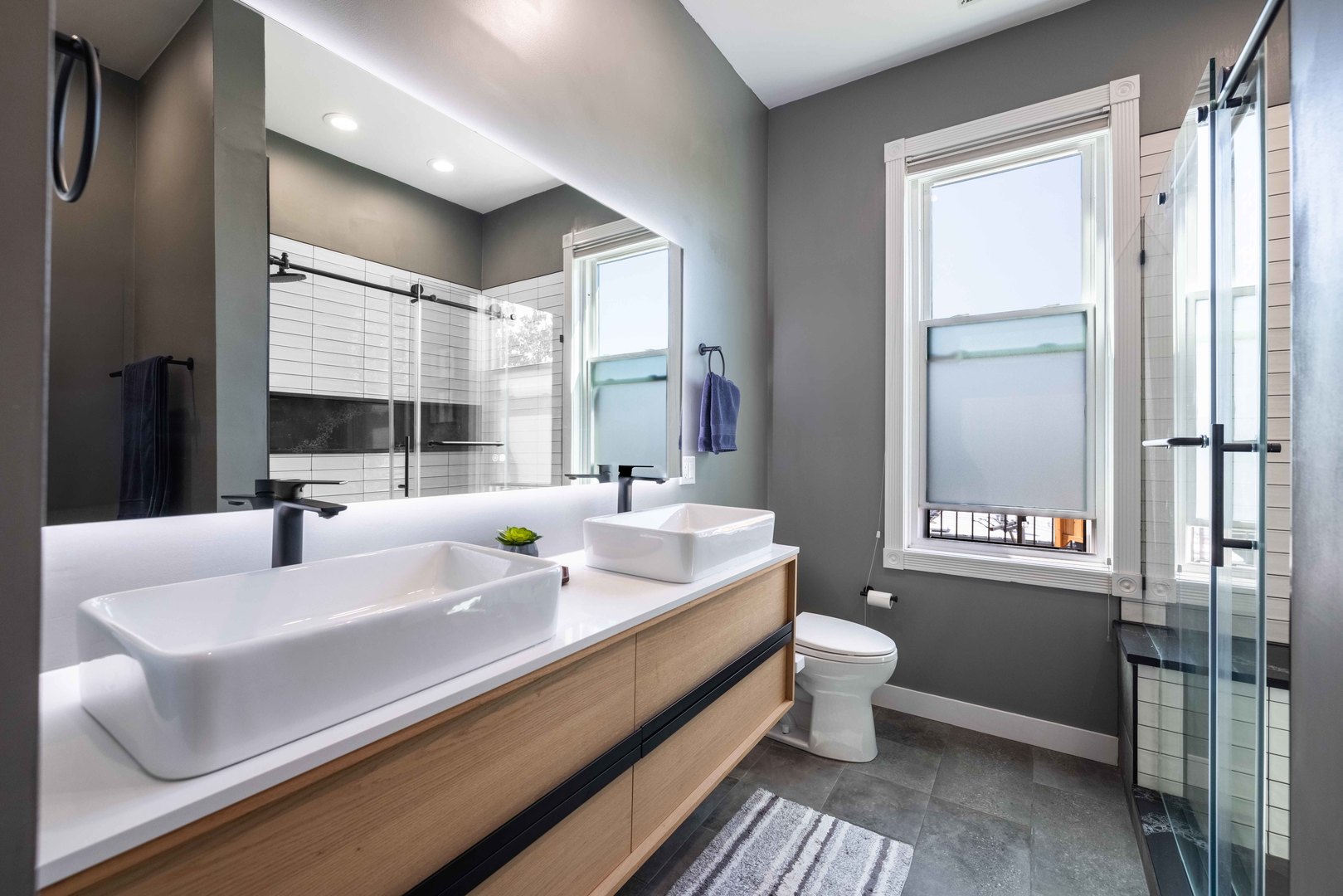 1933 W Irving Park Road Unit: 4