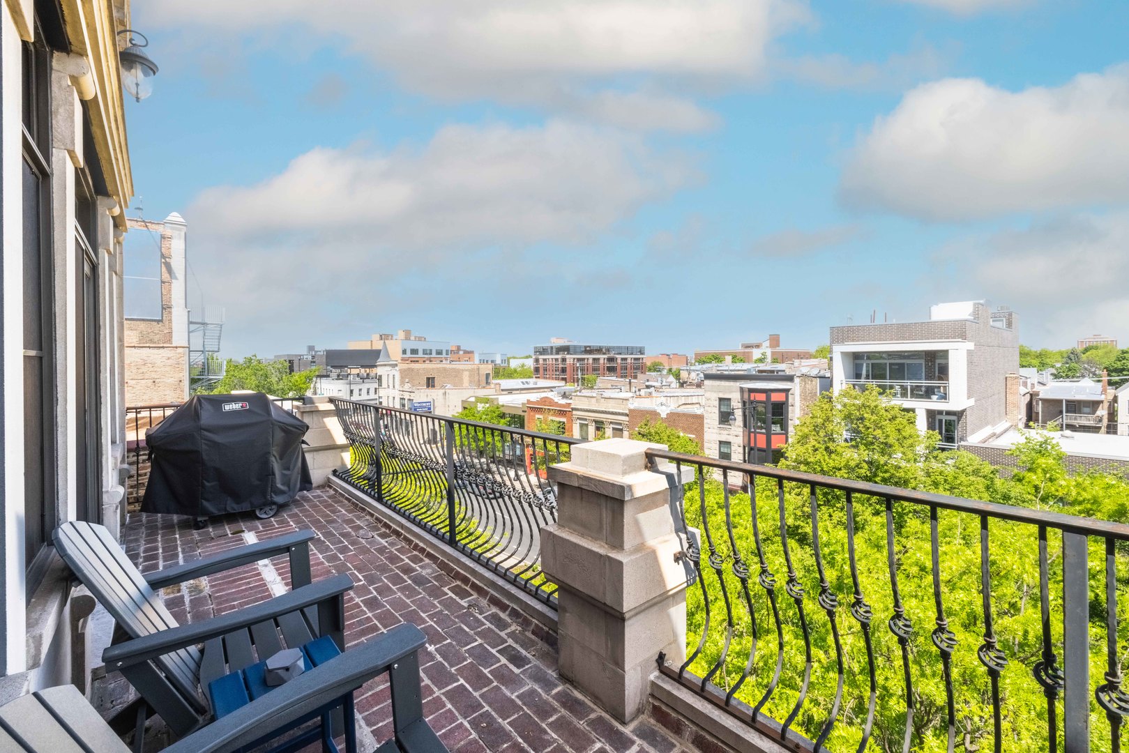 1933 W Irving Park Road Unit: 4