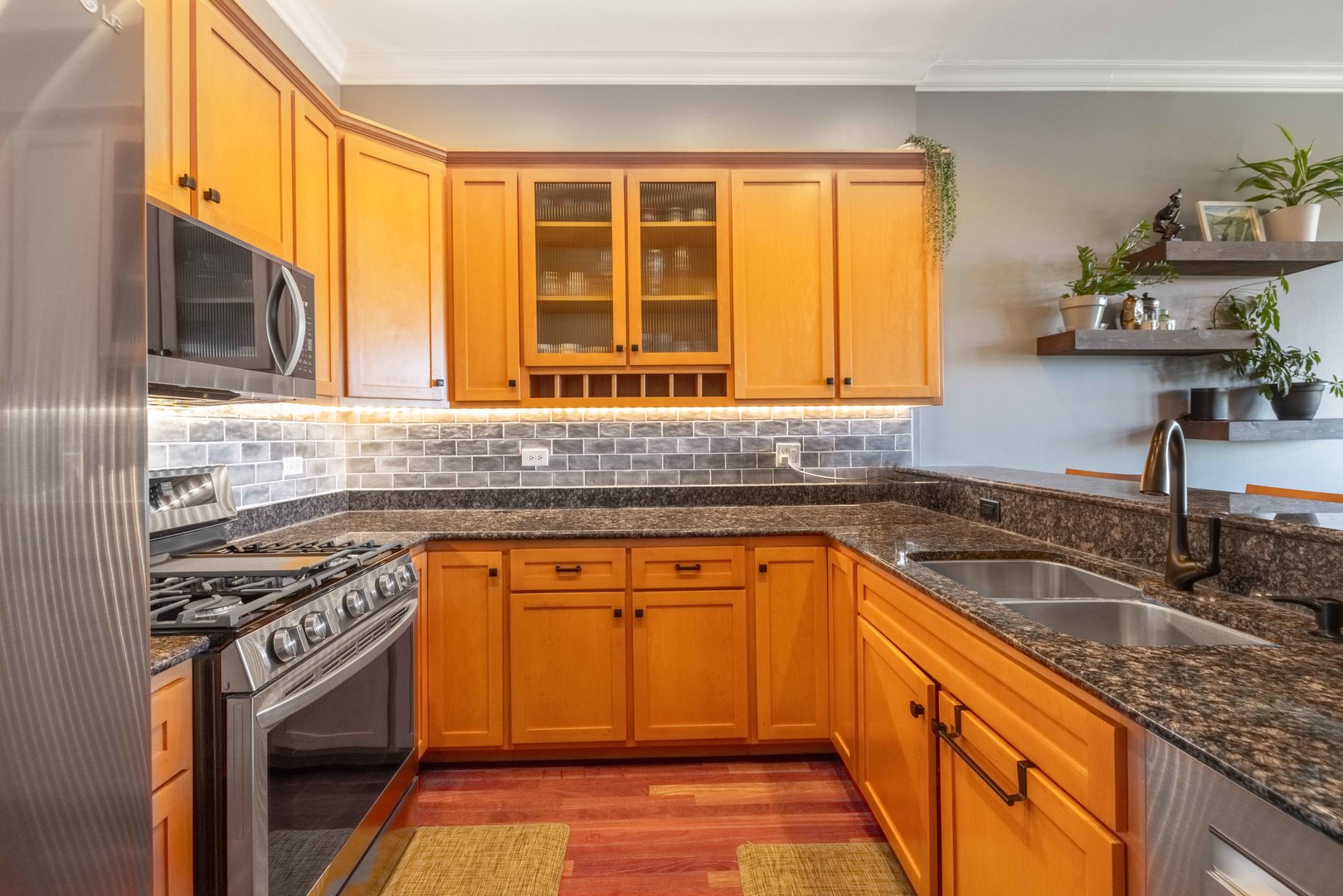 1933 W Irving Park Road Unit: 4