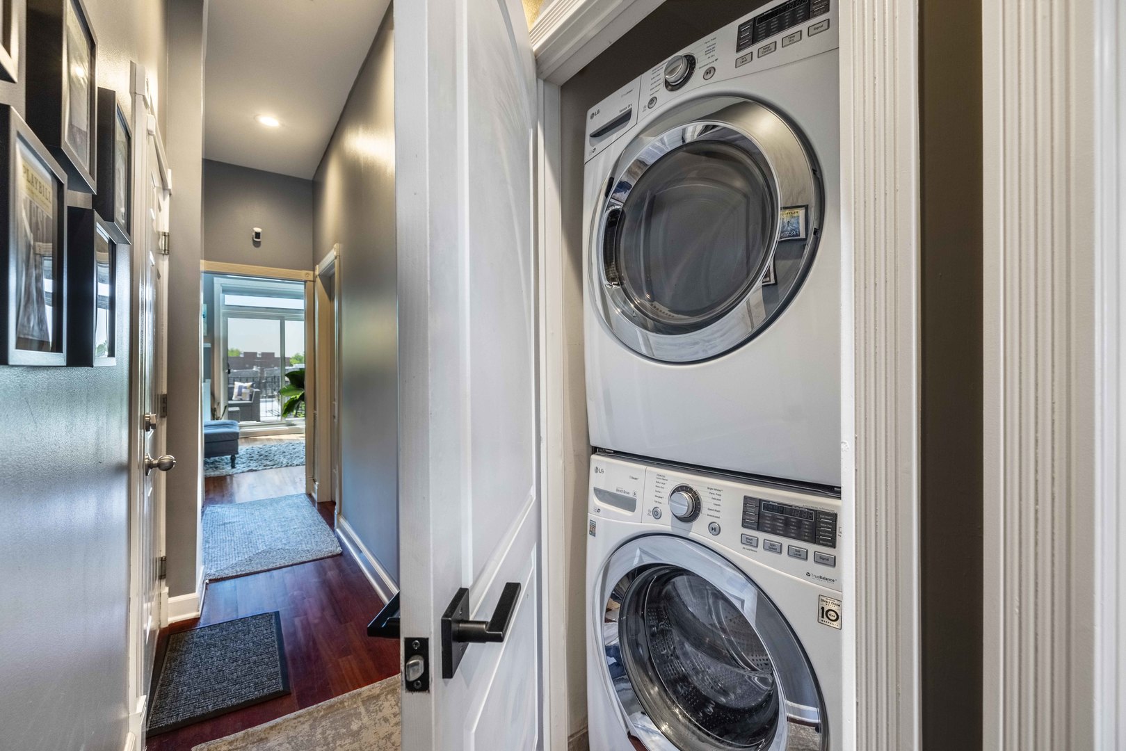 1933 W Irving Park Road Unit: 4